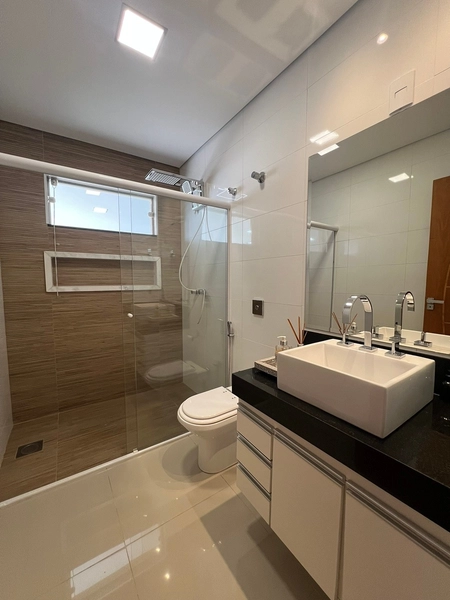 Casa moderna com 4 dormitórios e piscina de 900 mil por 790 mil: 11ª foto da galeria de imagens do imóvel