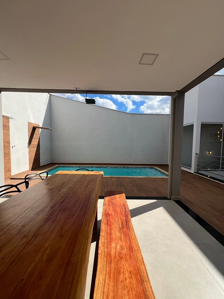 Casa moderna com 4 dormitórios e piscina de 900 mil por 790 mil: 32ª foto da galeria de imagens do imóvel