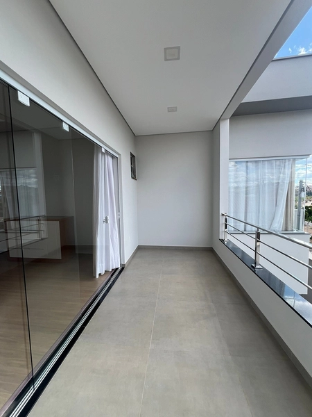 Casa moderna com 4 dormitórios e piscina de 900 mil por 790 mil: 19ª foto da galeria de imagens do imóvel