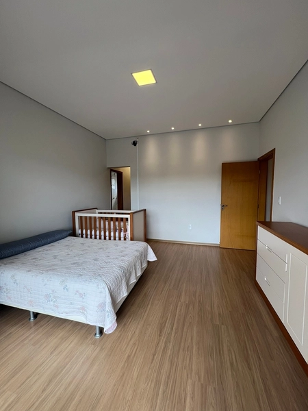 Casa moderna com 4 dormitórios e piscina de 900 mil por 790 mil: 20ª foto da galeria de imagens do imóvel