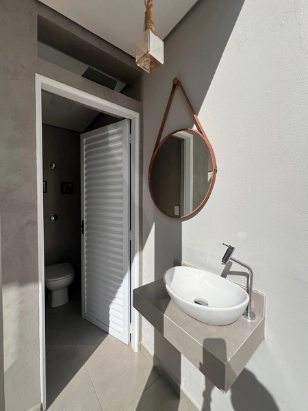 Casa moderna com 4 dormitórios e piscina de 900 mil por 790 mil: 37ª foto da galeria de imagens do imóvel