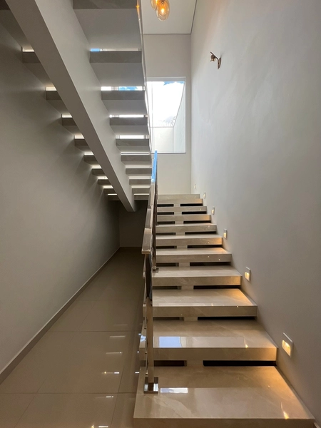 Casa moderna com 4 dormitórios e piscina de 900 mil por 790 mil: 13ª foto da galeria de imagens do imóvel