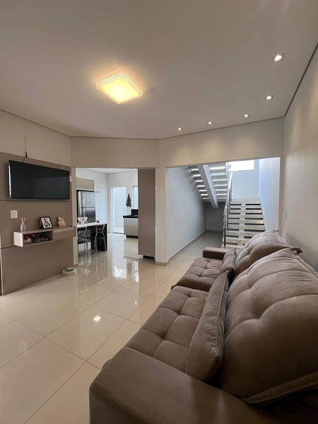 Casa moderna com 4 dormitórios e piscina de 900 mil por 790 mil: 5ª foto da galeria de imagens do imóvel