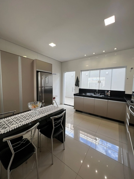 Casa moderna com 4 dormitórios e piscina de 900 mil por 790 mil: 6ª foto da galeria de imagens do imóvel