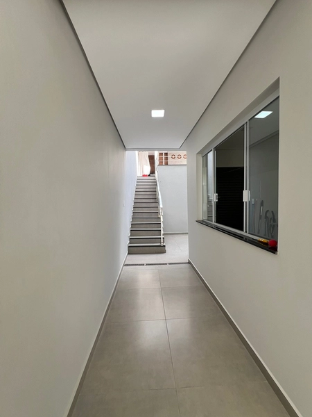 Casa moderna com 4 dormitórios e piscina de 900 mil por 790 mil: 30ª foto da galeria de imagens do imóvel