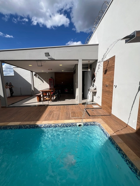 Casa moderna com 4 dormitórios e piscina de 900 mil por 790 mil: 38ª foto da galeria de imagens do imóvel