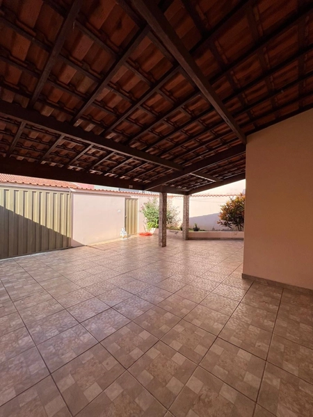 Casa de terreno inteiro com 3 quartos por 385 mil: 2ª foto da galeria de imagens do imóvel