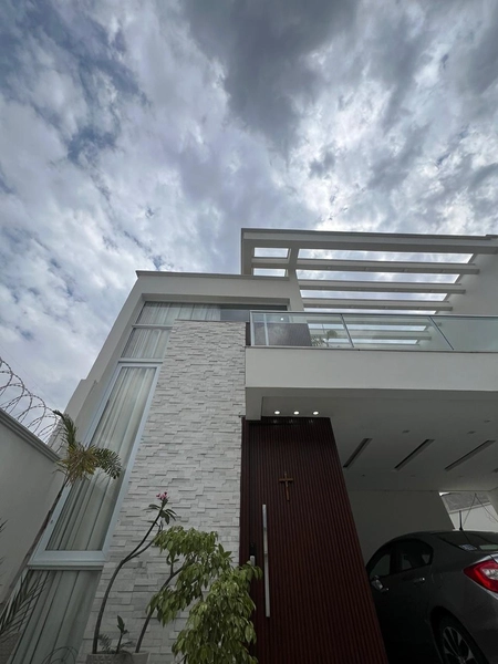 Casa moderna com 4 dormitórios sendo 3 suítes: 2ª foto da galeria de imagens do imóvel