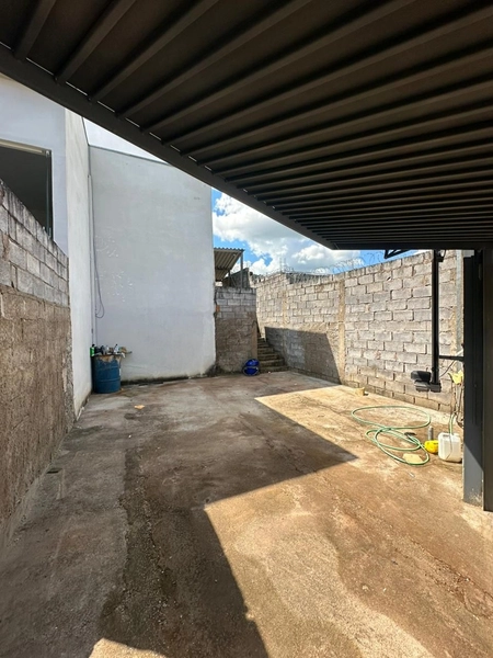 Casa de terreno inteiro por 270 mil: 3ª foto da galeria de imagens do imóvel