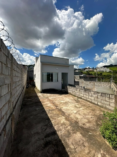 Casa de terreno inteiro por 270 mil: 1ª foto da galeria de imagens do imóvel