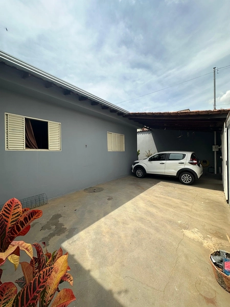 Casa de terreno inteiro por 280 mil: 2ª foto da galeria de imagens do imóvel