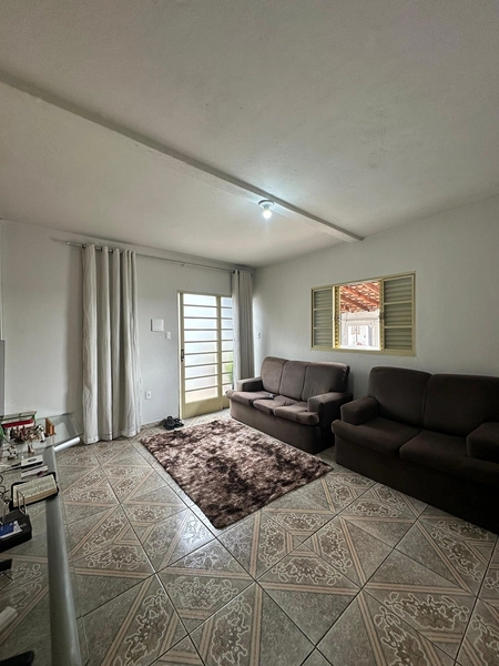 Casa de terreno inteiro por 280 mil: 1ª foto da galeria de imagens do imóvel