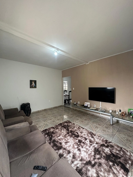 Casa de terreno inteiro por 280 mil: 4ª foto da galeria de imagens do imóvel