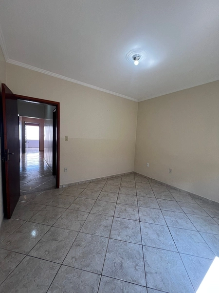 Casa plana com 3 dormitórios de 400 por 380 milmil: 15ª foto da galeria de imagens do imóvel