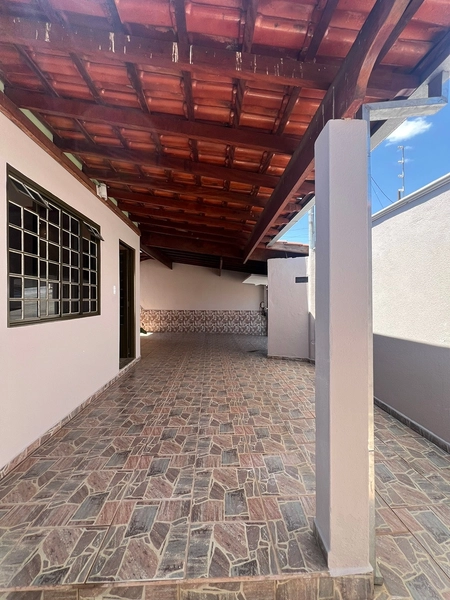 Casa plana com 3 dormitórios de 400 por 380 milmil: 1ª foto da galeria de imagens do imóvel