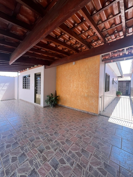 Casa plana com 3 dormitórios de 400 por 380 milmil: 3ª foto da galeria de imagens do imóvel