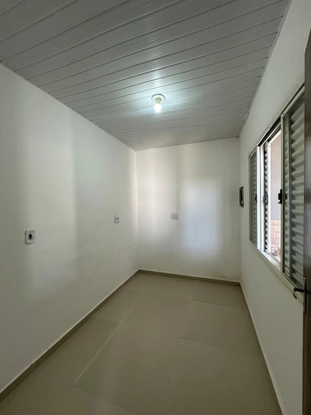 Casa no Carvalhos de terreno inteiro de 200 por 185 mil: 4ª foto da galeria de imagens do imóvel