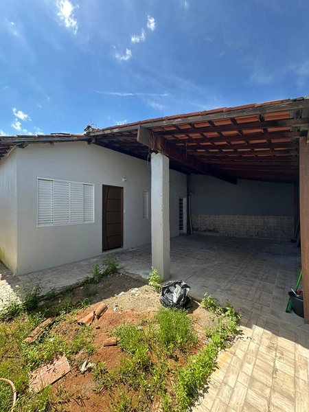 Casa no Carvalhos de terreno inteiro de 200 por 185 mil: 2ª foto da galeria de imagens do imóvel