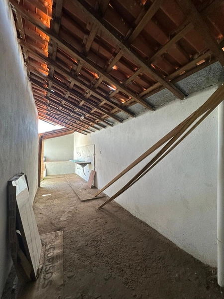 Casa no Carvalhos de terreno inteiro de 200 por 185 mil: 12ª foto da galeria de imagens do imóvel