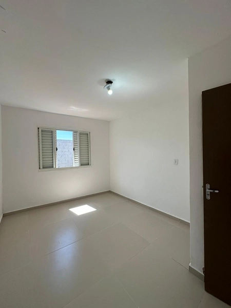 Casa no Carvalhos de terreno inteiro de 200 por 185 mil: 6ª foto da galeria de imagens do imóvel