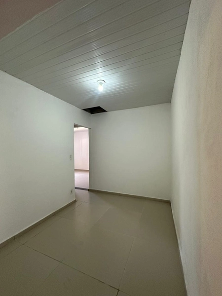 Casa no Carvalhos de terreno inteiro de 200 por 185 mil: 5ª foto da galeria de imagens do imóvel