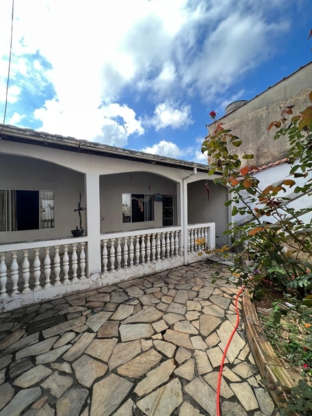 Casa com 3 dormitórios de terreno inteiro por 280 mil: 2ª foto da galeria de imagens do imóvel