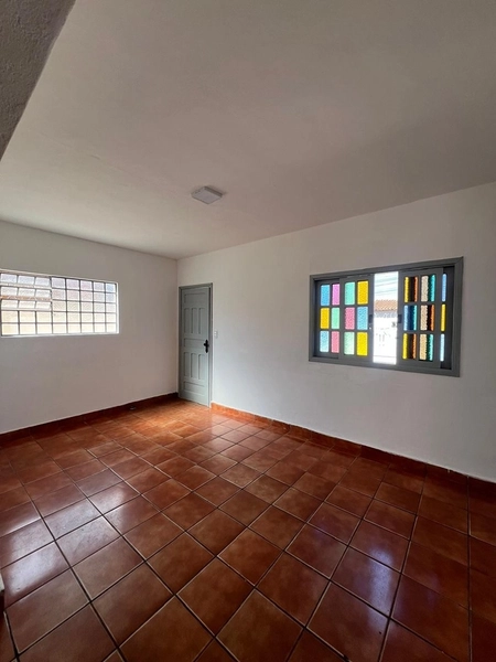 Casa com 3 quartos e terreno inteiro por 270 mil: 4ª foto da galeria de imagens do imóvel