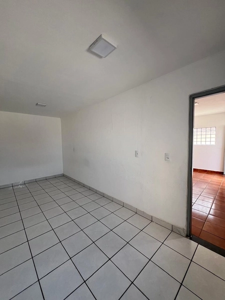 Casa com 3 quartos e terreno inteiro por 270 mil: 9ª foto da galeria de imagens do imóvel