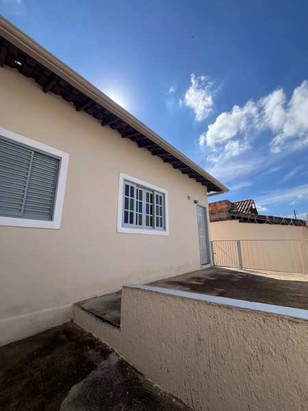 Casa com 3 quartos e terreno inteiro por 270 mil: 2ª foto da galeria de imagens do imóvel