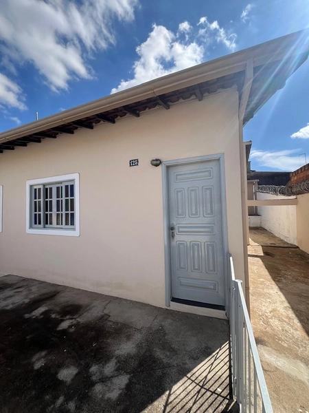 Casa com 3 quartos e terreno inteiro por 270 mil: 3ª foto da galeria de imagens do imóvel