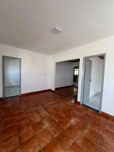 Casa com 3 quartos e terreno inteiro por 270 mil: 6ª foto da galeria de imagens do imóvel