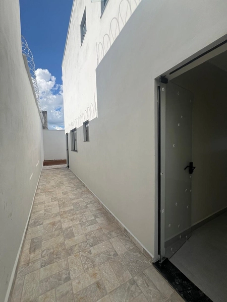 Casa com 2 pavimentos por  280 mil: 2ª foto da galeria de imagens do imóvel