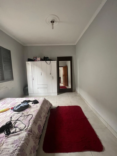 Casa de terreno inteiro por 245 mil: 3ª foto da galeria de imagens do imóvel