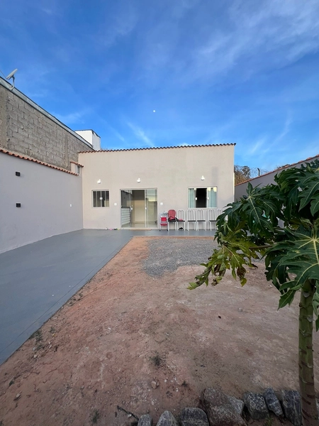 Casa à venda no Parque Grevíleas de 450 por 400 mil: 3ª foto da galeria de imagens do imóvel