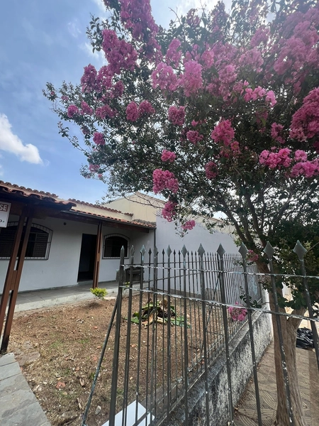 Casa próxima ao Parque Novo Horizonte por 380 mil: 1ª foto da galeria de imagens do imóvel