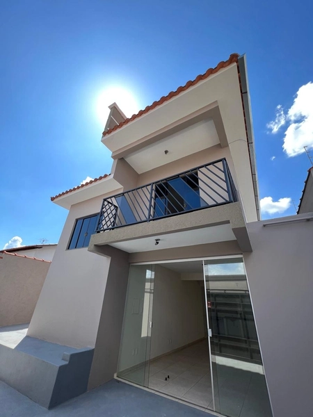 Casa no Bouganville com ponto comercial.: 1ª foto da galeria de imagens do imóvel