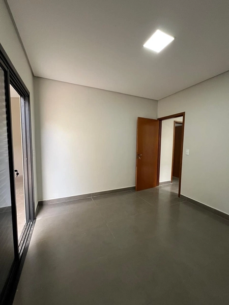 Casa em terreno inteiro por 400 mil: 4ª foto da galeria de imagens do imóvel