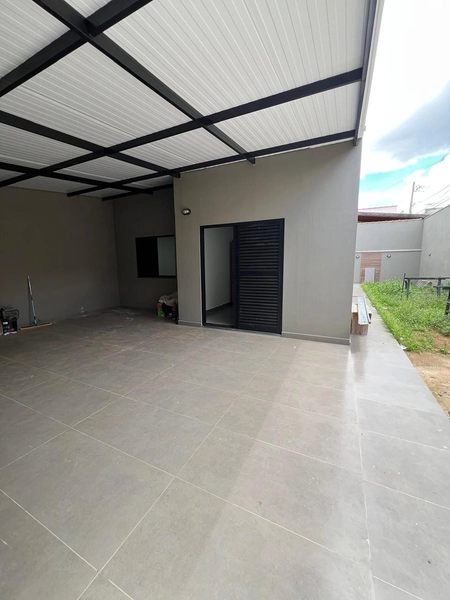 Casa em terreno inteiro por 400 mil: 2ª foto da galeria de imagens do imóvel