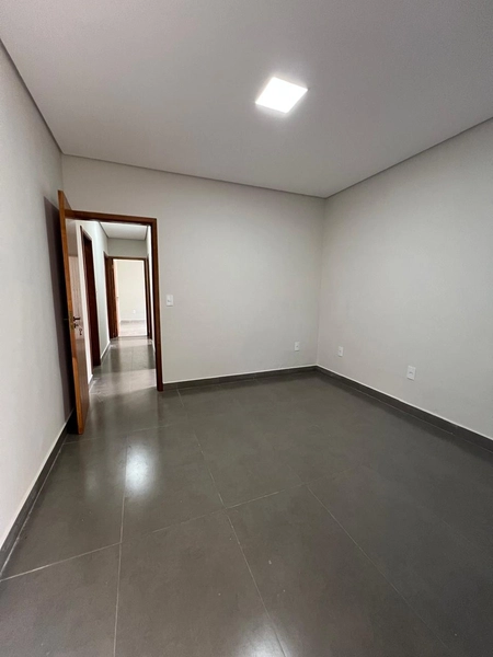 Casa em terreno inteiro por 400 mil: 3ª foto da galeria de imagens do imóvel