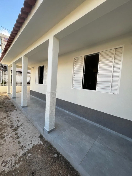 Casa Plana próximo a Rua Rio de Janeiro: 1ª foto da galeria de imagens do imóvel
