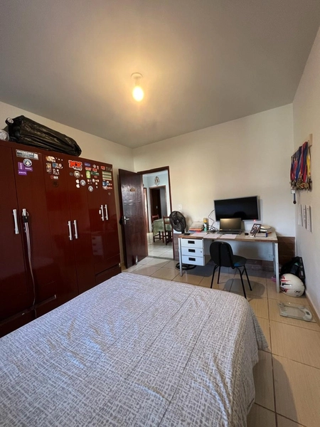 Casa Plana próximo a Rua Rio de Janeiro: 4ª foto da galeria de imagens do imóvel
