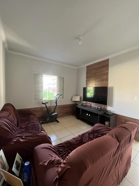 Casa Plana próximo a Rua Rio de Janeiro: 2ª foto da galeria de imagens do imóvel