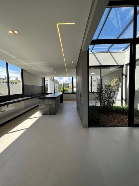 Casa bem próxima ao Shopping: 1ª foto da galeria de imagens do imóvel