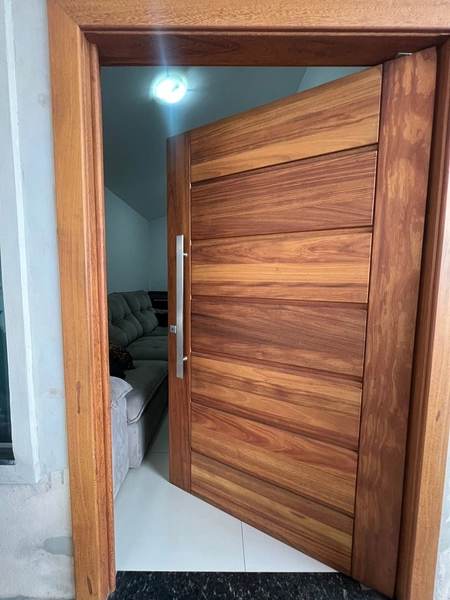 Casa no Alto dos Pinheiros: 2ª foto da galeria de imagens do imóvel