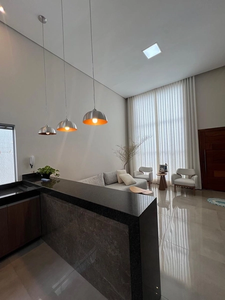 Casa com piscina por 790 mil: 8ª foto da galeria de imagens do imóvel