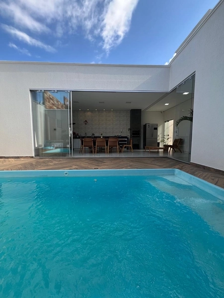 Casa com piscina por 790 mil: 13ª foto da galeria de imagens do imóvel