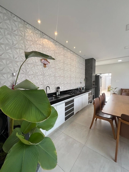 Casa com piscina por 790 mil: 15ª foto da galeria de imagens do imóvel