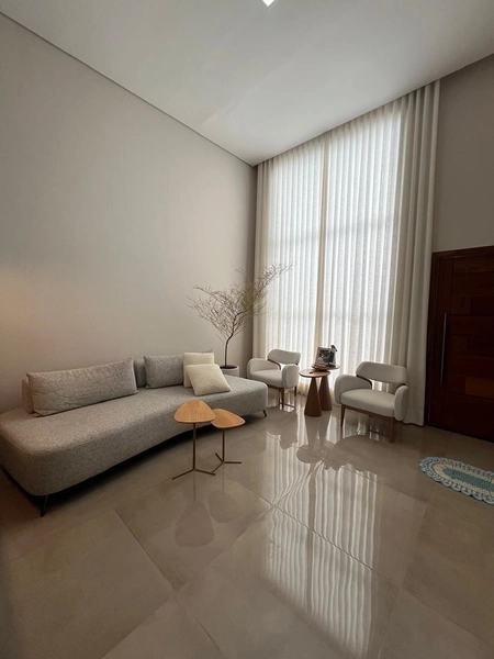 Casa com piscina por 790 mil: 3ª foto da galeria de imagens do imóvel