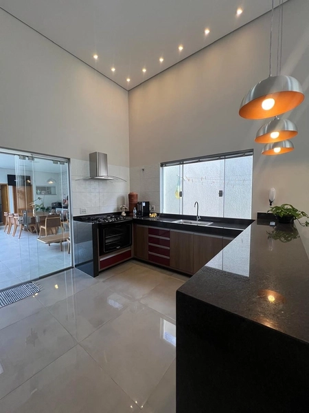 Casa com piscina por 790 mil: 6ª foto da galeria de imagens do imóvel