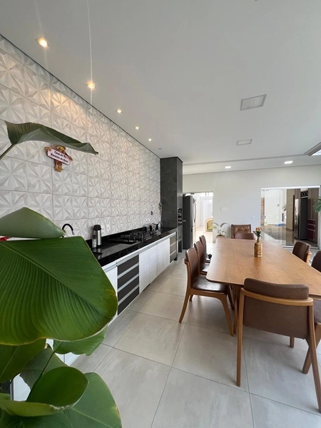 Casa com piscina por 790 mil: 16ª foto da galeria de imagens do imóvel